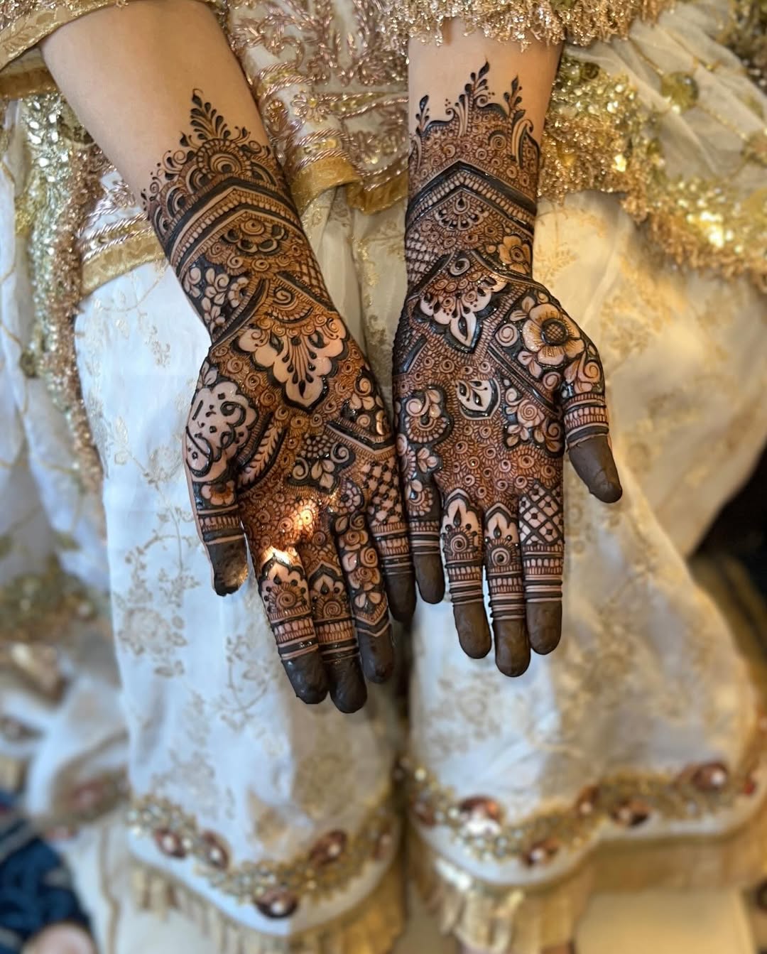 495866358_18064450106485736_7471218380835312632_n Up to Half Hand Length - Image 1